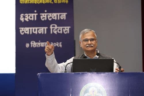 प्रोफ. अजीत कुमार चतुर्वेदी : एआई मेडिकल प्रोफेशनल्स के लिए एक सहायक है, विकल्प नहीं